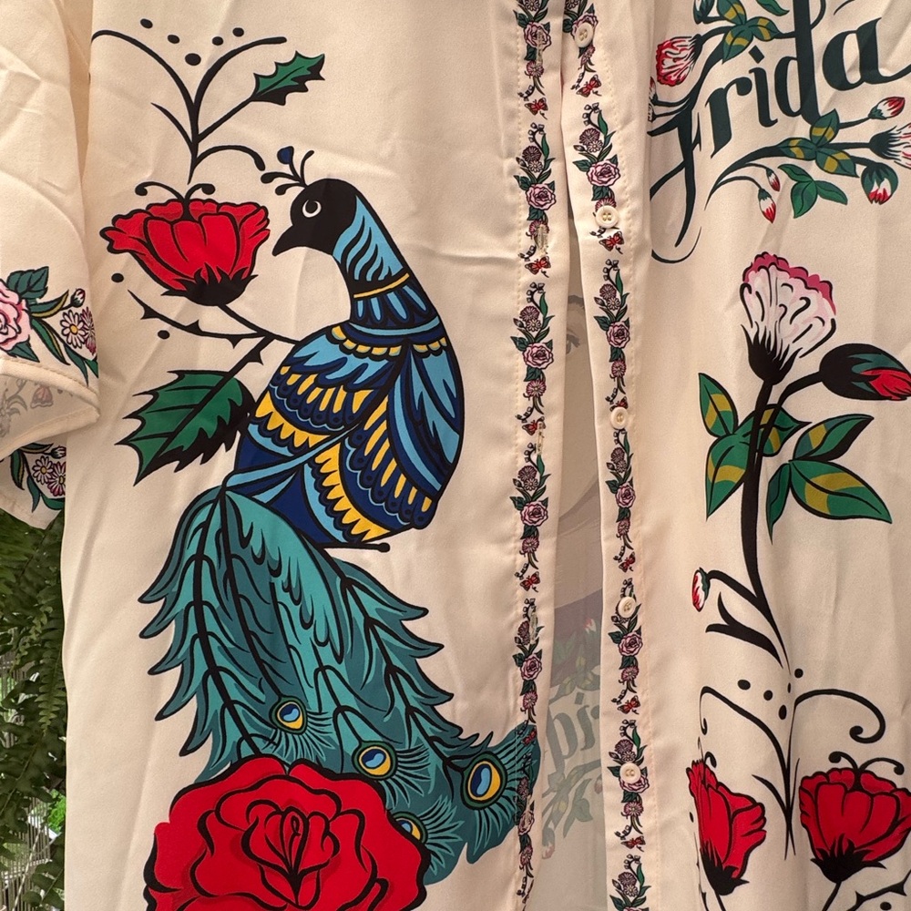 🎨 Frida Kahlo Silk Button-Up Shirt – Women’s Large 🎨 - Picture 6 of 8